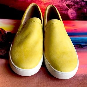 Slip on size 8 Naturalizer never been worn